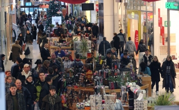 Vasárnapi pótlék - Törvénymódosítást kezdeményeznek érdekvédők