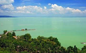 Újra mintákat vettek a Balatonból