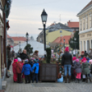 Karácsonyfát díszítettek az óvodások (Fotó: Nagy Mária)