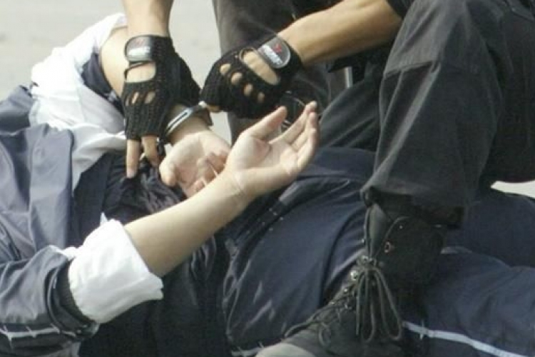 Polgárőrt bántalmazott rendőrök fogták el