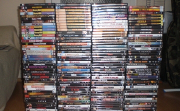 Illegálisan másolt DVD-filmek ezreit foglalták le Kazincbarcikán