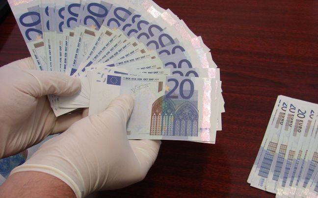 Harmincezer eurónyi hamis pénzt foglaltak le egy férfitől