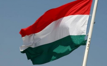 Románia - Több mint ezer euróval büntethetik a magyar zászló törvénytelen kifüggesztését