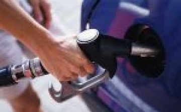 Csökken a benzin ára mától