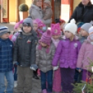 Óvodások díszítettek karácsonyfákat Mosonmagyaróváron