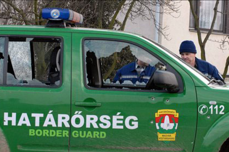 Bosnyák embercsempész, tíz határsértő