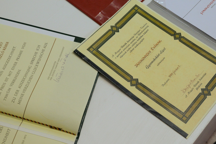 JANIKOVSZKY ÉVA - EMLÉKKIÁLLÍTÁS