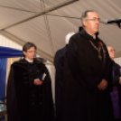 Szent György Lovagrend - száz méteres szentkalács osztása, adventi gyertya gyújtás (Fotó: Horváth Attila)