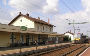 Vonatpótló buszok járnak szombattól Hegyeshalom felé