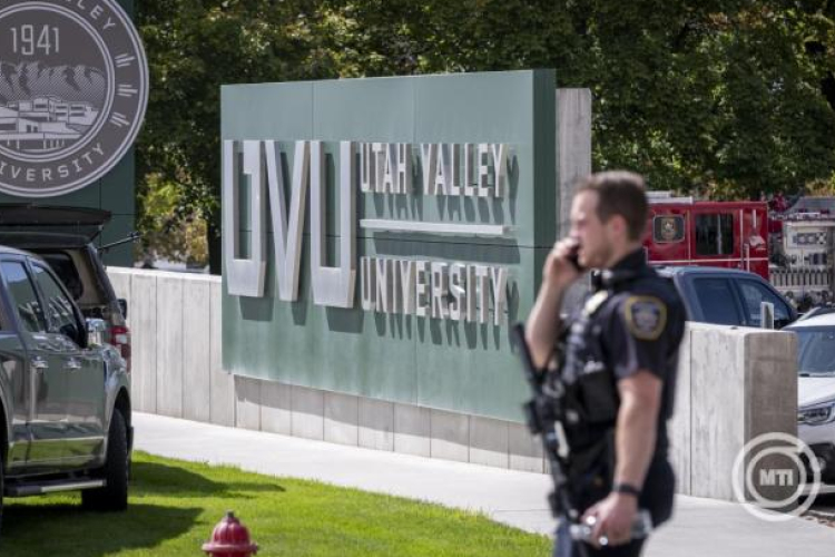 Meghalt Charlie Kirk amerikai konzervatív aktivista nem sokkal azután, hogy lövés érte Utah államban, egy rendezvényen