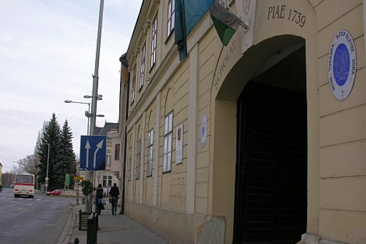 Oklevél a piaristáknak